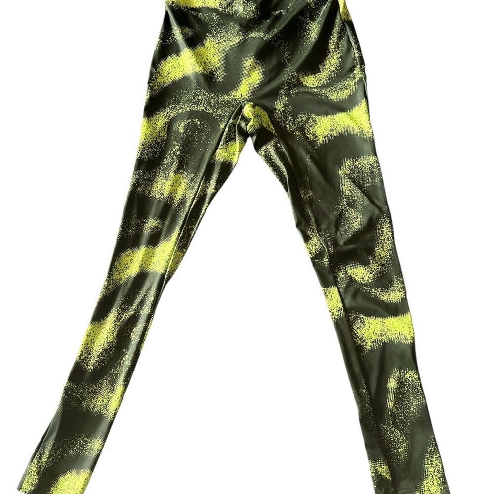 Gymshark POWER REGULAR LEGGINGS Moss Olive Print size small - like new  MSRP
$85